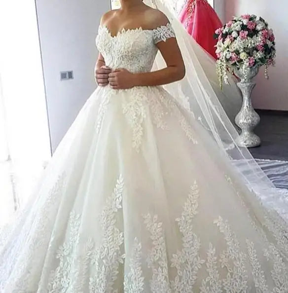 Luxury Lace Boat Neck Ball Gown Wedding Dresses Sweetheart Sheer Princess. Applique Bridal Gowns Casamento Customized