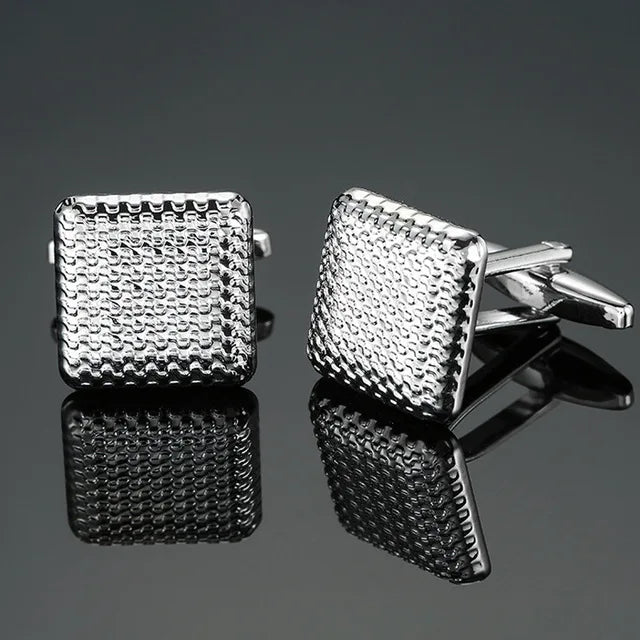 Botões de punho de alta qualidade de cobre  e muito elegante.