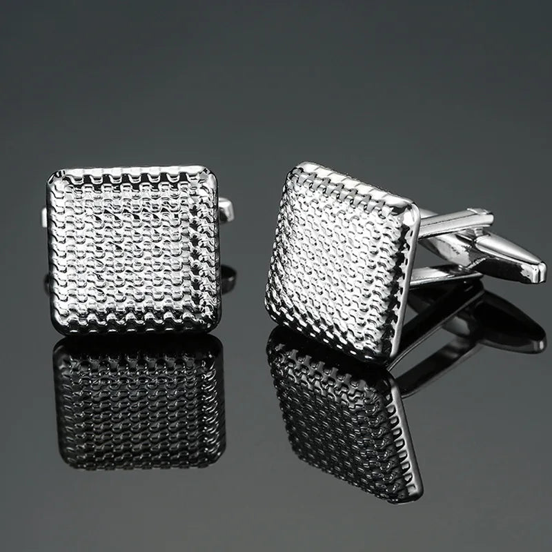 Botões de punho de alta qualidade de cobre  e muito elegante.