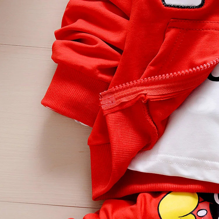 conjunto de 3 pecas do Mickey  para meninos e meninas com muito estilo.