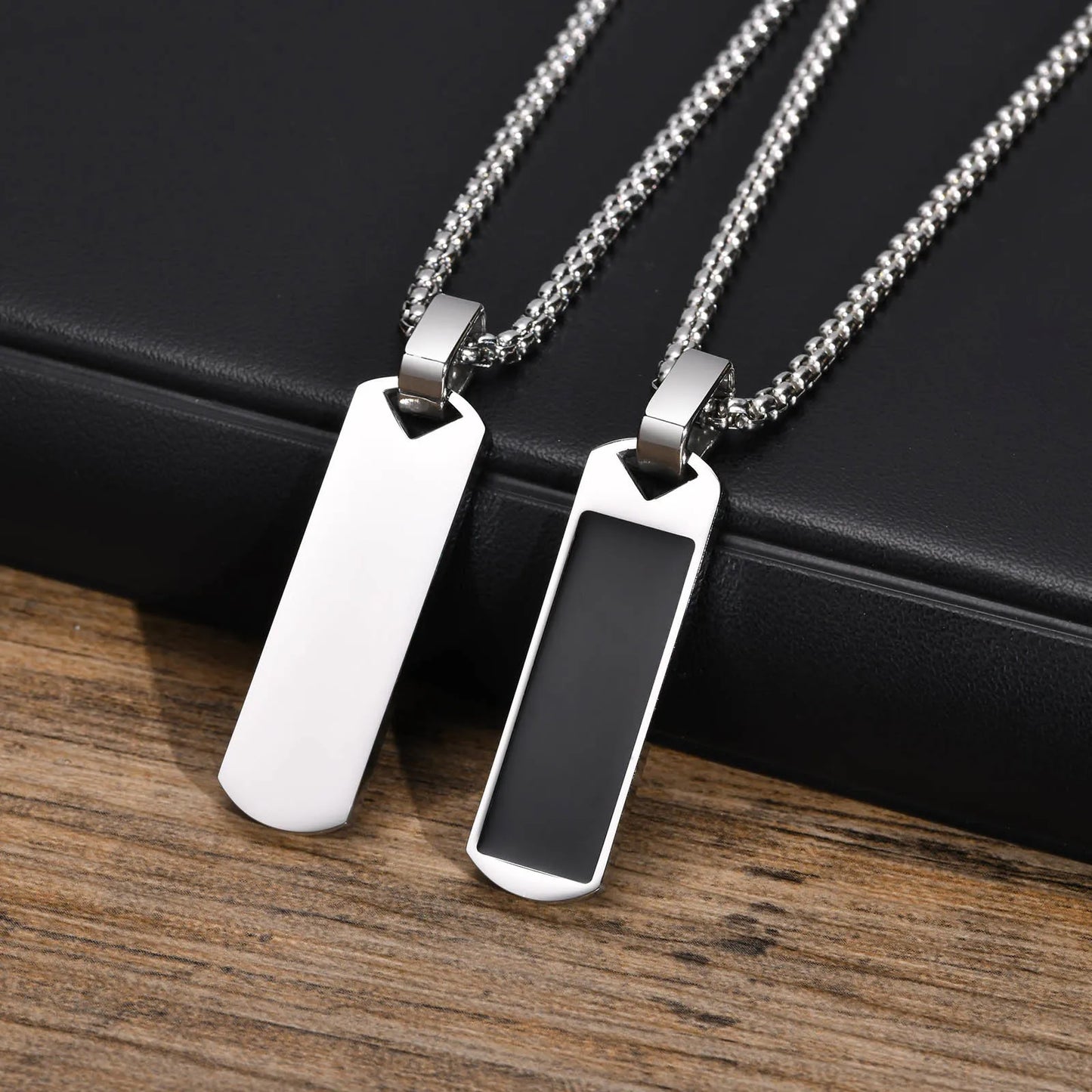 Casual Black Enamel Necklaces for Men,Waterproof Stainless Steel Square Pendant Simple Fashion Male Collar Jewelry Gift                Ideal para momentos especiais..  Seu bebê merece o melhor.  Ideal para você.  Qualidade e sofisticação...