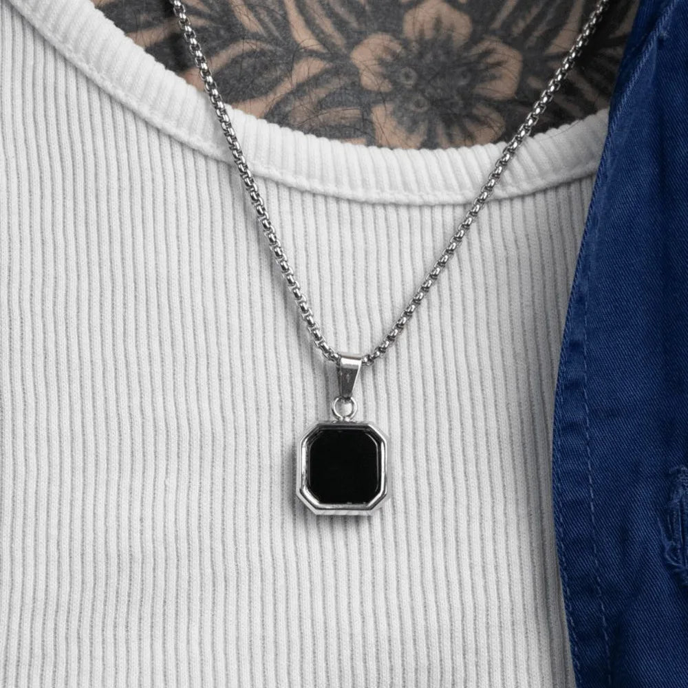 Casual Black Enamel Necklaces for Men,Waterproof Stainless Steel Square Pendant Simple Fashion Male Collar Jewelry Gift                Ideal para momentos especiais..  Seu bebê merece o melhor.  Ideal para você.  Qualidade e sofisticação...