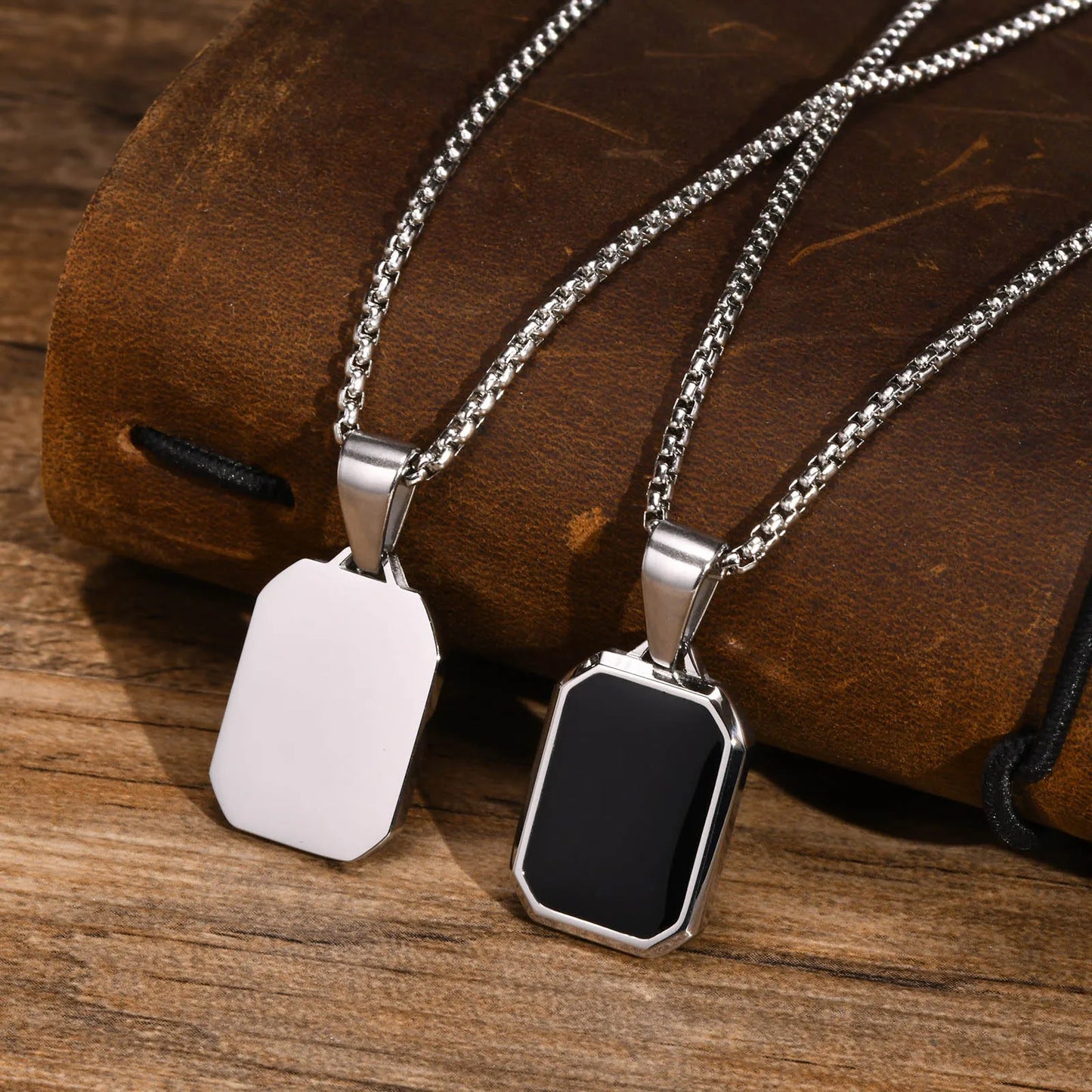 Casual Black Enamel Necklaces for Men,Waterproof Stainless Steel Square Pendant Simple Fashion Male Collar Jewelry Gift                Ideal para momentos especiais..  Seu bebê merece o melhor.  Ideal para você.  Qualidade e sofisticação...