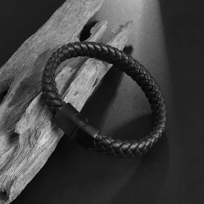 Simples e Classic , Black Hand Woven Leather Bracelet with Metal Magnetic Clasp Men's Fashion Jewelry .