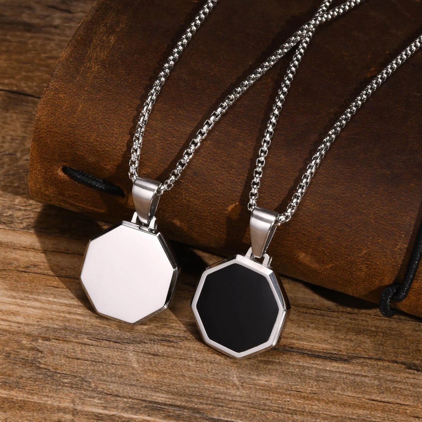 Casual Black Enamel Necklaces for Men,Waterproof Stainless Steel Square Pendant Simple Fashion Male Collar Jewelry Gift                Ideal para momentos especiais..  Seu bebê merece o melhor.  Ideal para você.  Qualidade e sofisticação...