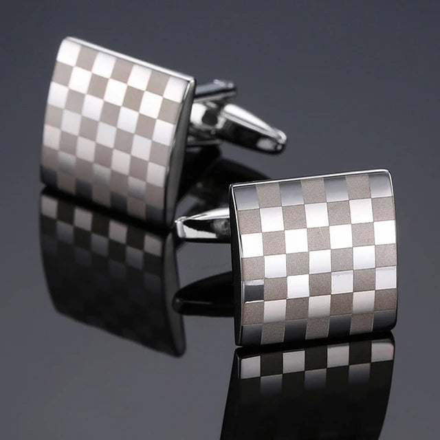 Botões de punho de alta qualidade de cobre  e muito elegante.