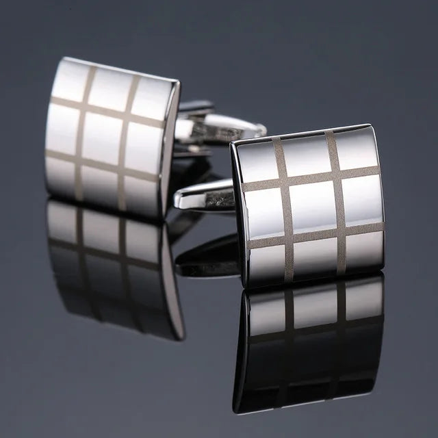 Botões de punho de alta qualidade de cobre  e muito elegante.