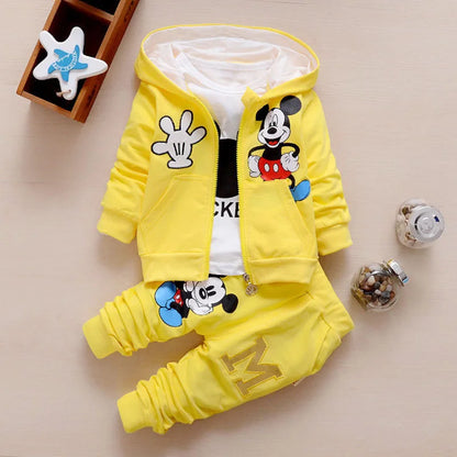conjunto de 3 pecas do Mickey  para meninos e meninas com muito estilo.