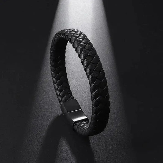Simples e Classic , Black Hand Woven Leather Bracelet with Metal Magnetic Clasp Men's Fashion Jewelry .