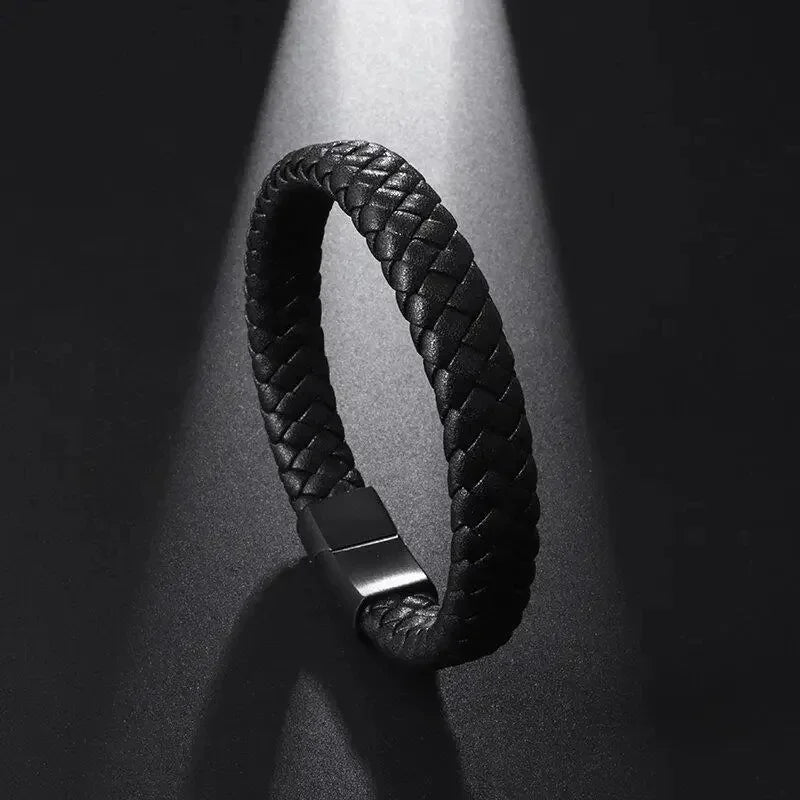 Simples e Classic , Black Hand Woven Leather Bracelet with Metal Magnetic Clasp Men's Fashion Jewelry .