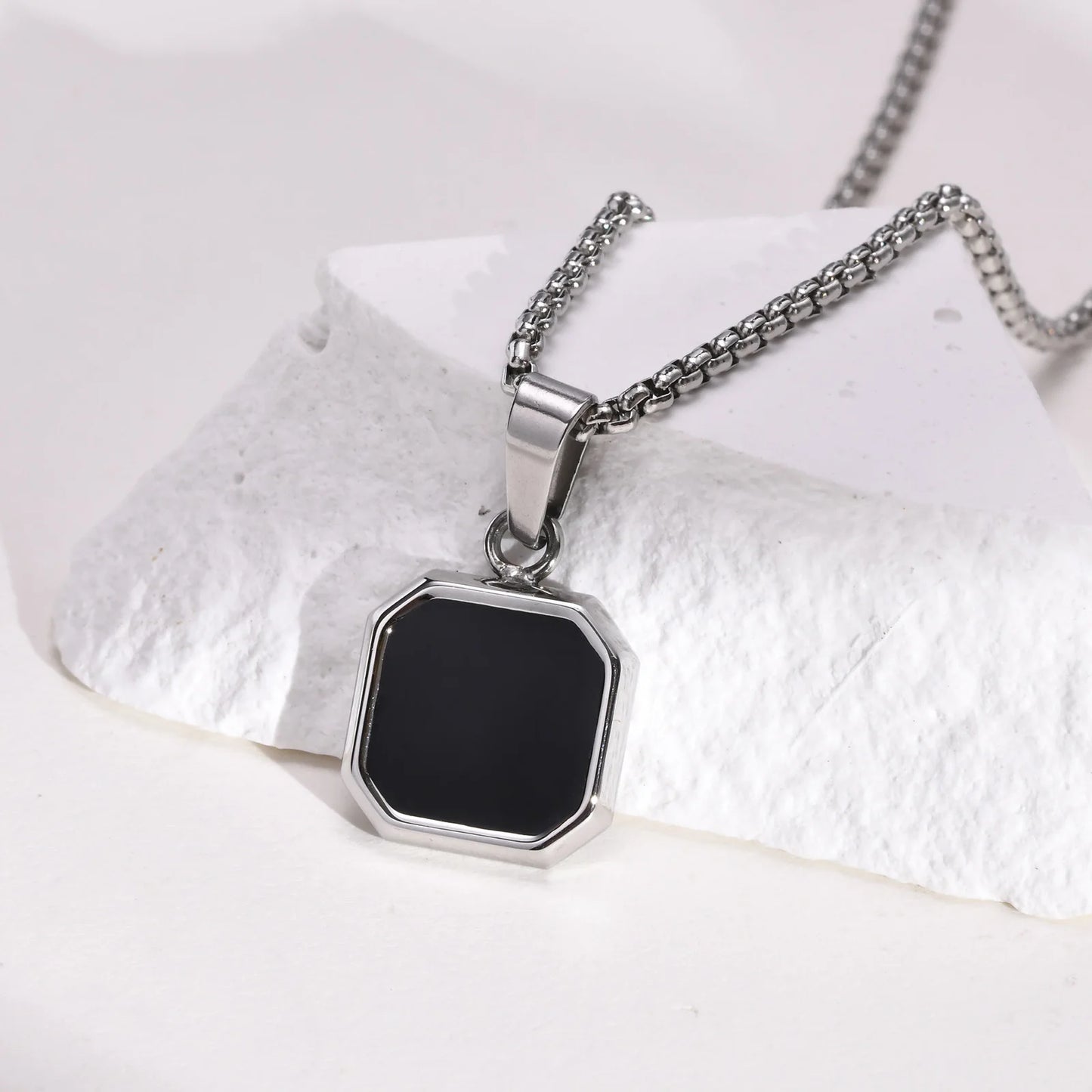Casual Black Enamel Necklaces for Men,Waterproof Stainless Steel Square Pendant Simple Fashion Male Collar Jewelry Gift                Ideal para momentos especiais..  Seu bebê merece o melhor.  Ideal para você.  Qualidade e sofisticação...