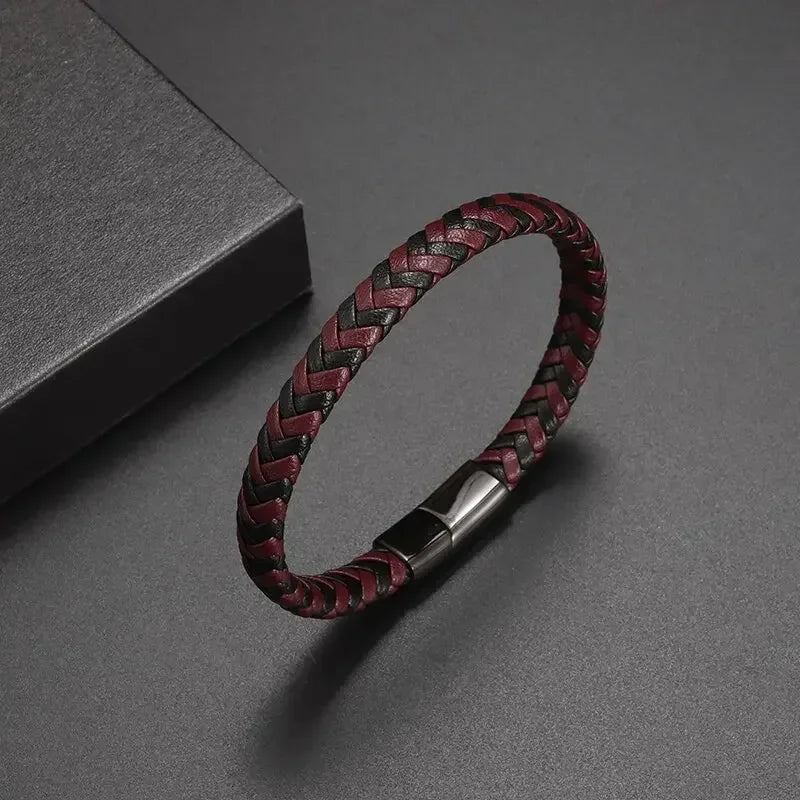 Simples e Classic , Black Hand Woven Leather Bracelet with Metal Magnetic Clasp Men's Fashion Jewelry .