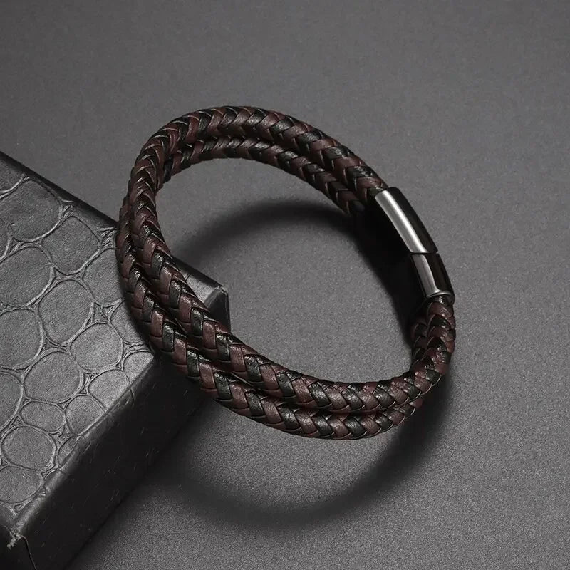 Simples e Classic , Black Hand Woven Leather Bracelet with Metal Magnetic Clasp Men's Fashion Jewelry .