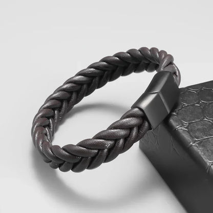 Simples e Classic , Black Hand Woven Leather Bracelet with Metal Magnetic Clasp Men's Fashion Jewelry .