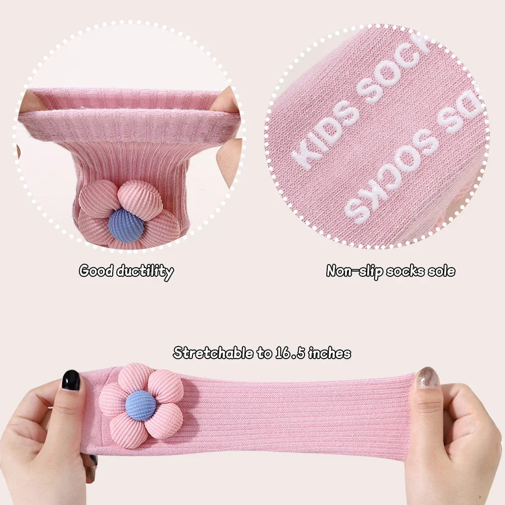 Fita com laco e sapatinhos meia a combinar Feito com carinho para o sua bebê ficar ainda mais fofa. dos 0 meses a  12 meses. fita tipo faixa par cabeça  conjunto com meias m acessório que não pode faltar.