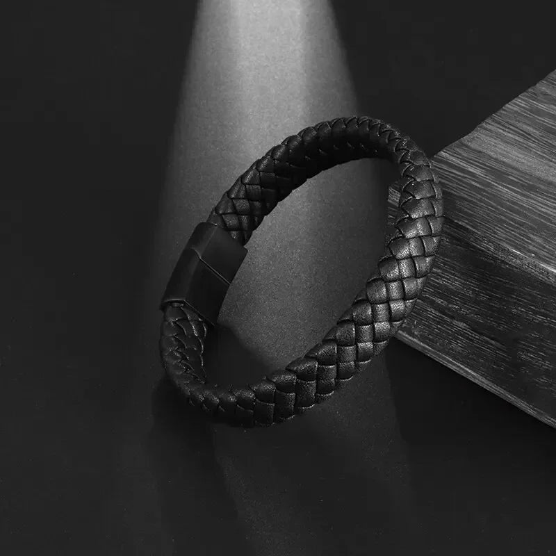 Simples e Classic , Black Hand Woven Leather Bracelet with Metal Magnetic Clasp Men's Fashion Jewelry .