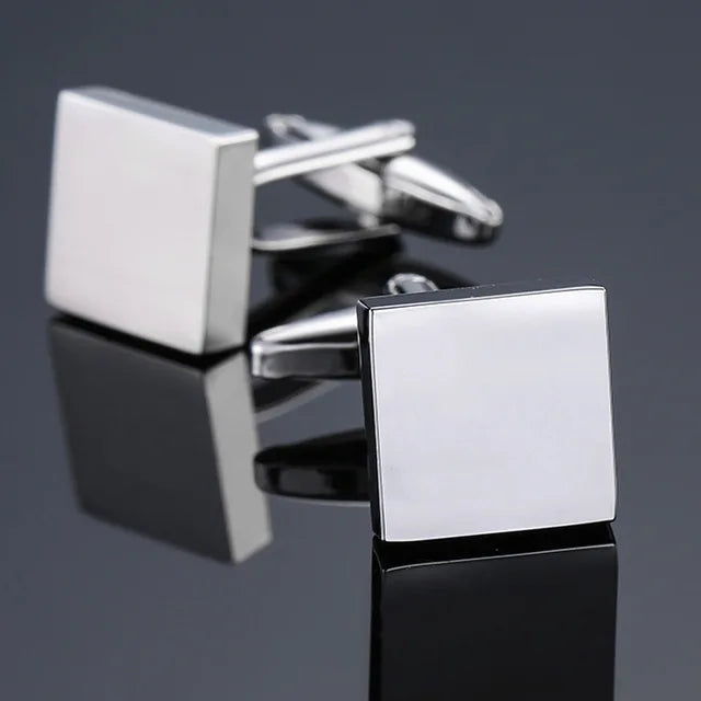 Botões de punho de alta qualidade de cobre  e muito elegante.