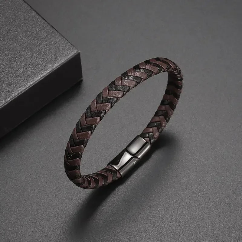 Simples e Classic , Black Hand Woven Leather Bracelet with Metal Magnetic Clasp Men's Fashion Jewelry .