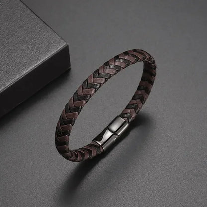 Simples e Classic , Black Hand Woven Leather Bracelet with Metal Magnetic Clasp Men's Fashion Jewelry .